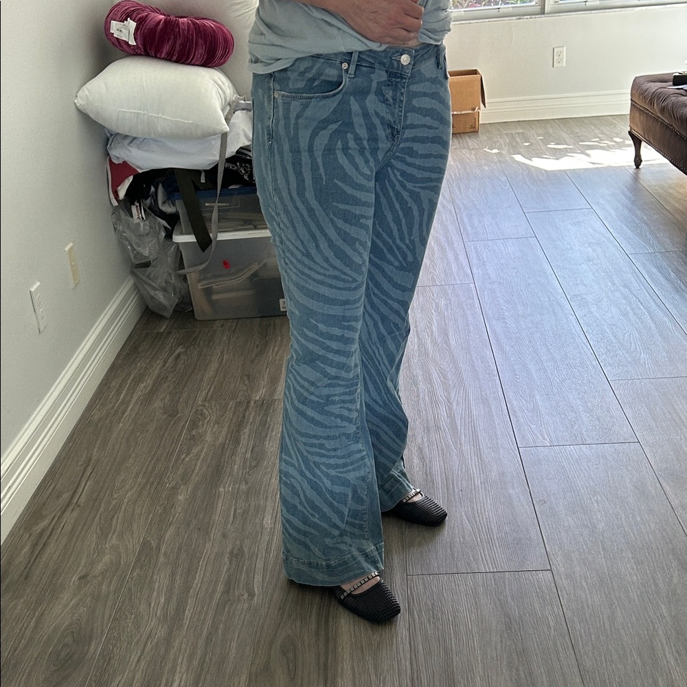We The Free Low Tide Zebra Pattern Flare Jeans Sz 30 - Picture 5 of 10